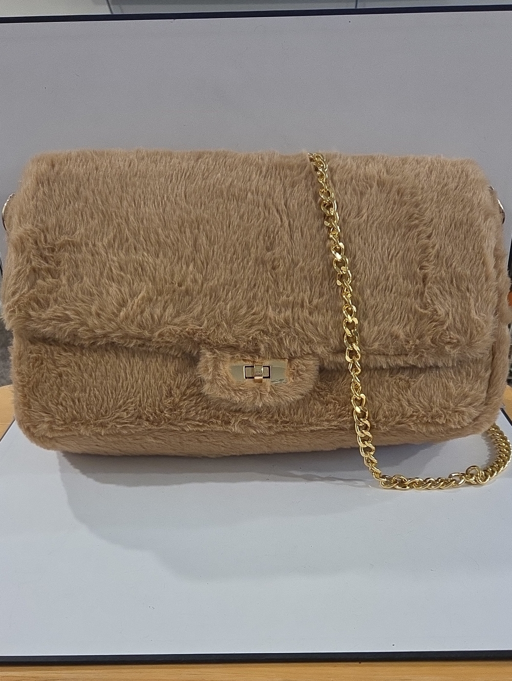 NWT Francesca's Plush Faux-Fur Tan Shoulder/Crossbody Bag with Gold Tone Chain